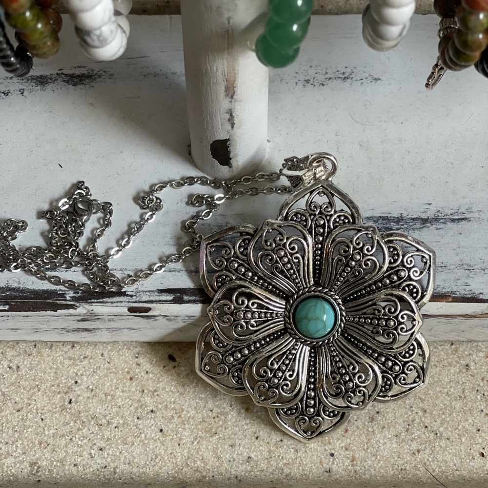 Silver Flower Turquoise Detailed Necklace